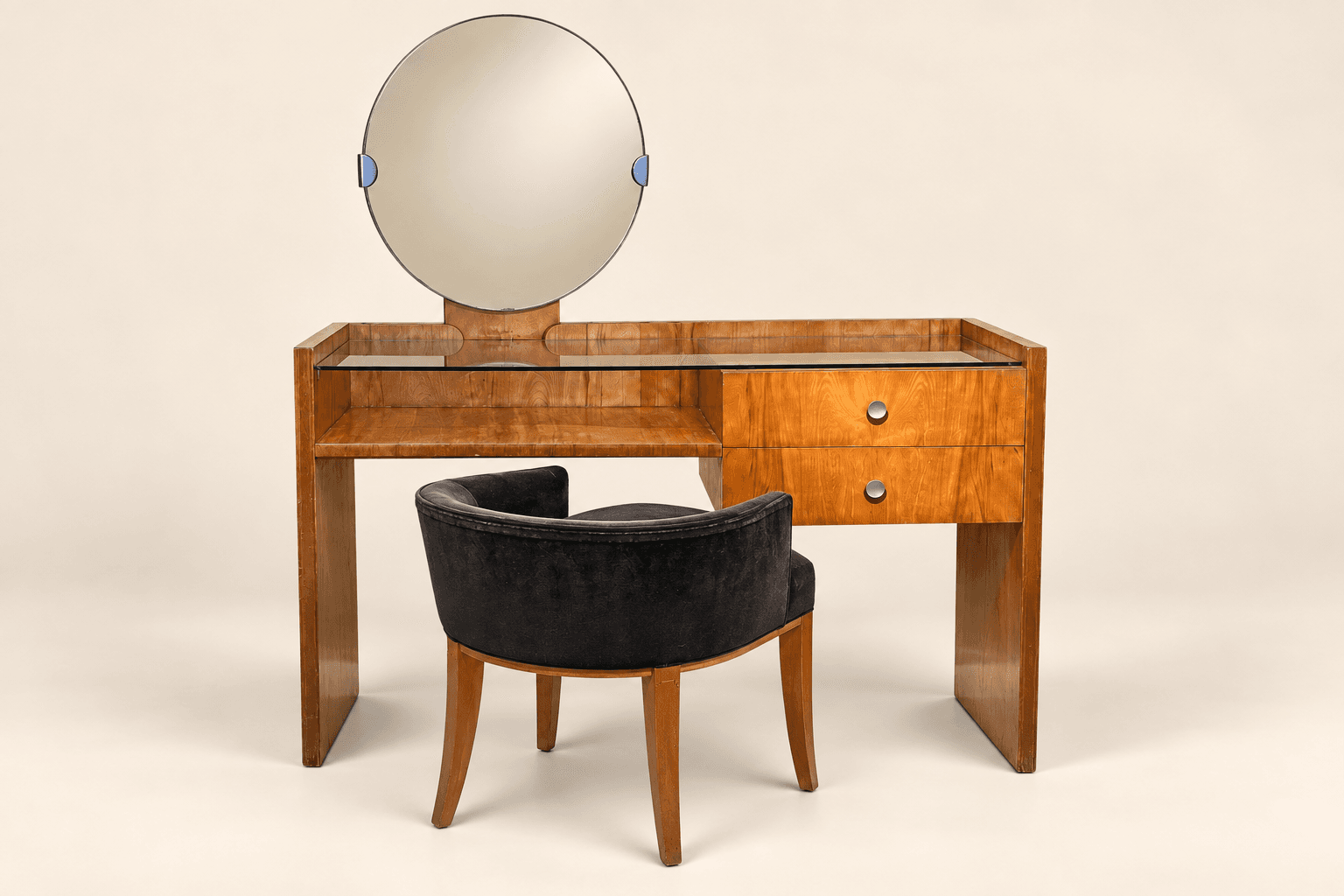 Coiffeuse Art Déco en noyer et son fauteuil — vue studio
